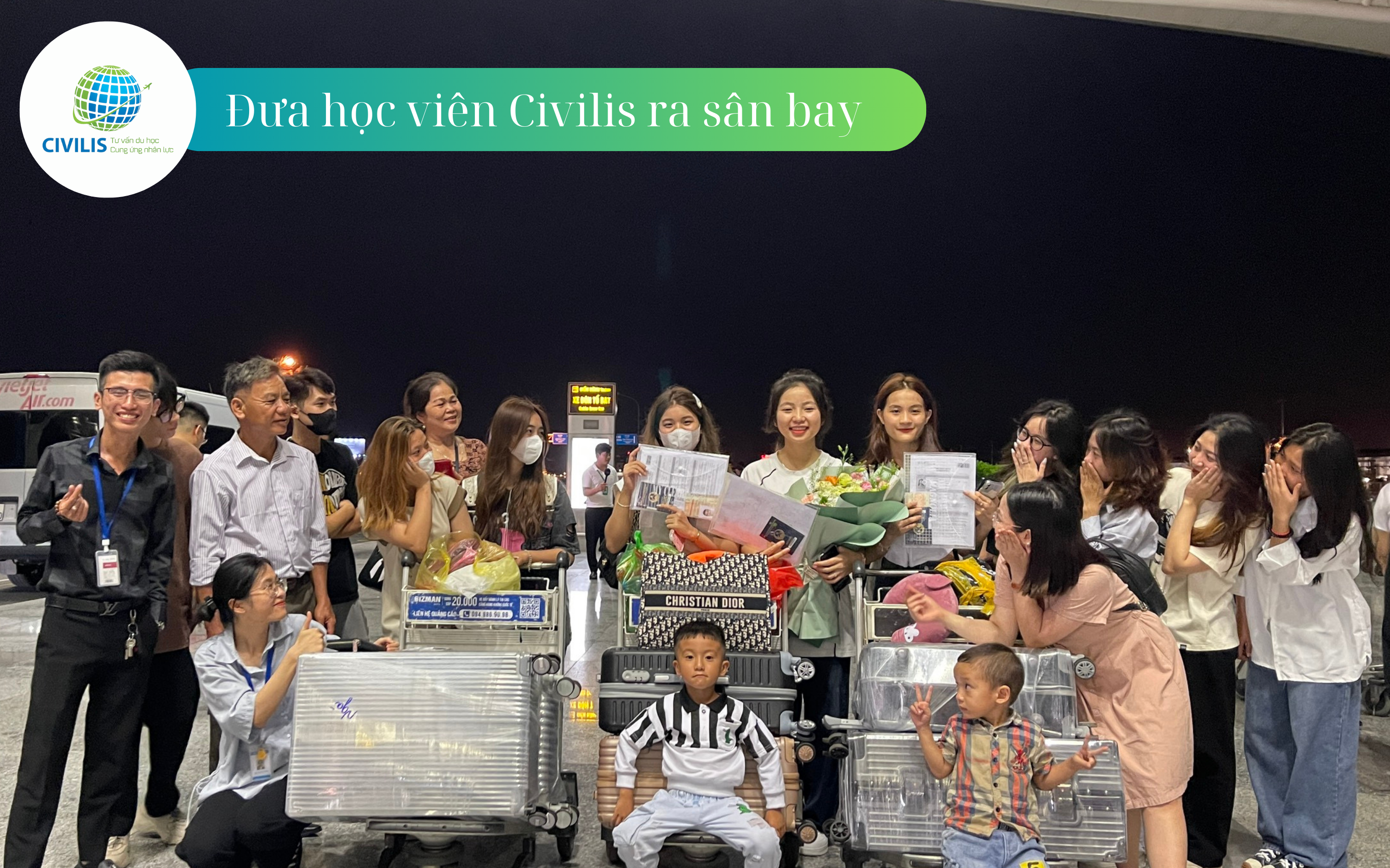 Ảnh chụp đưa tiễn học viên Civilis ra sân bay