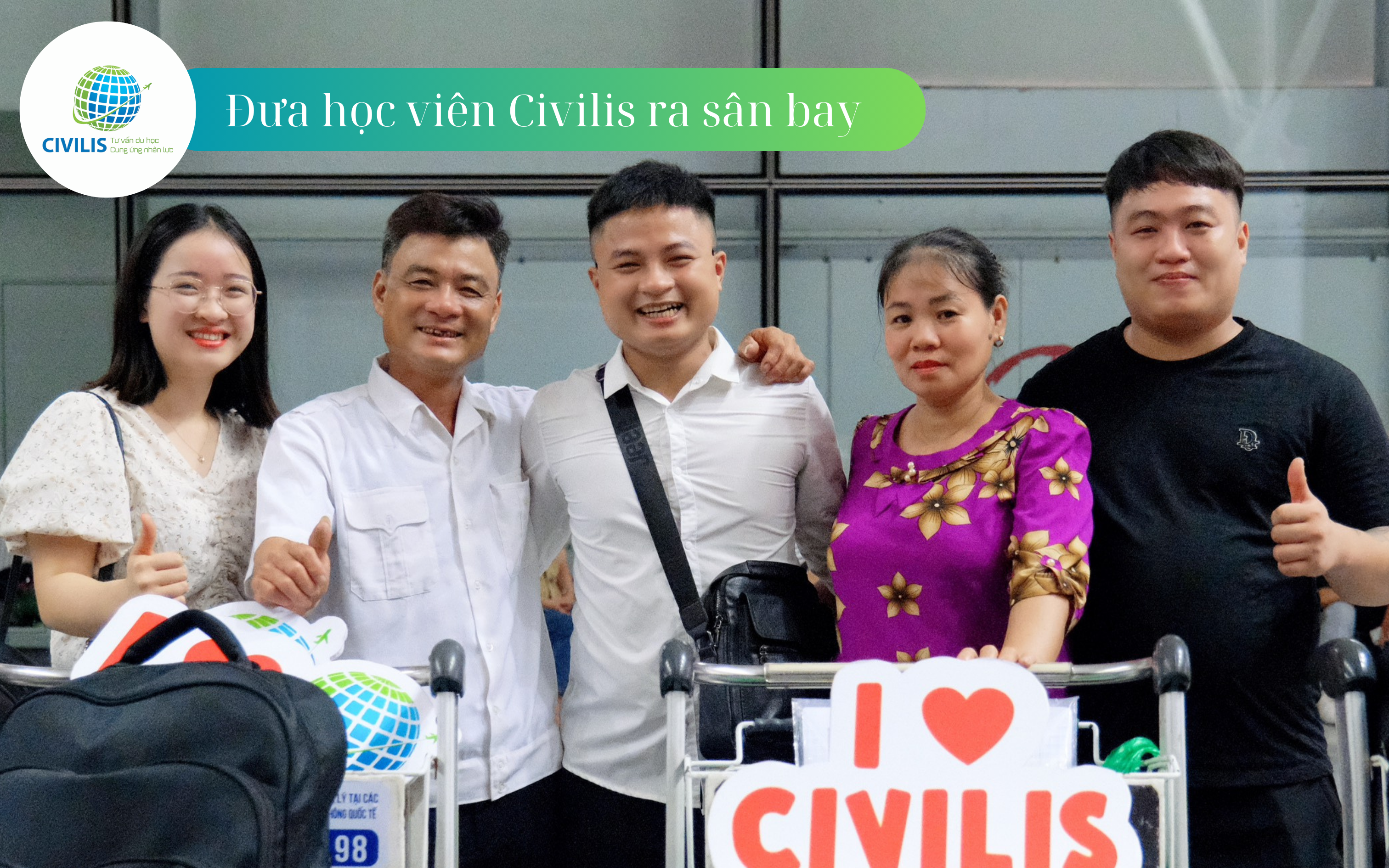 Ảnh chụp đưa tiễn học viên Civilis ra sân bay