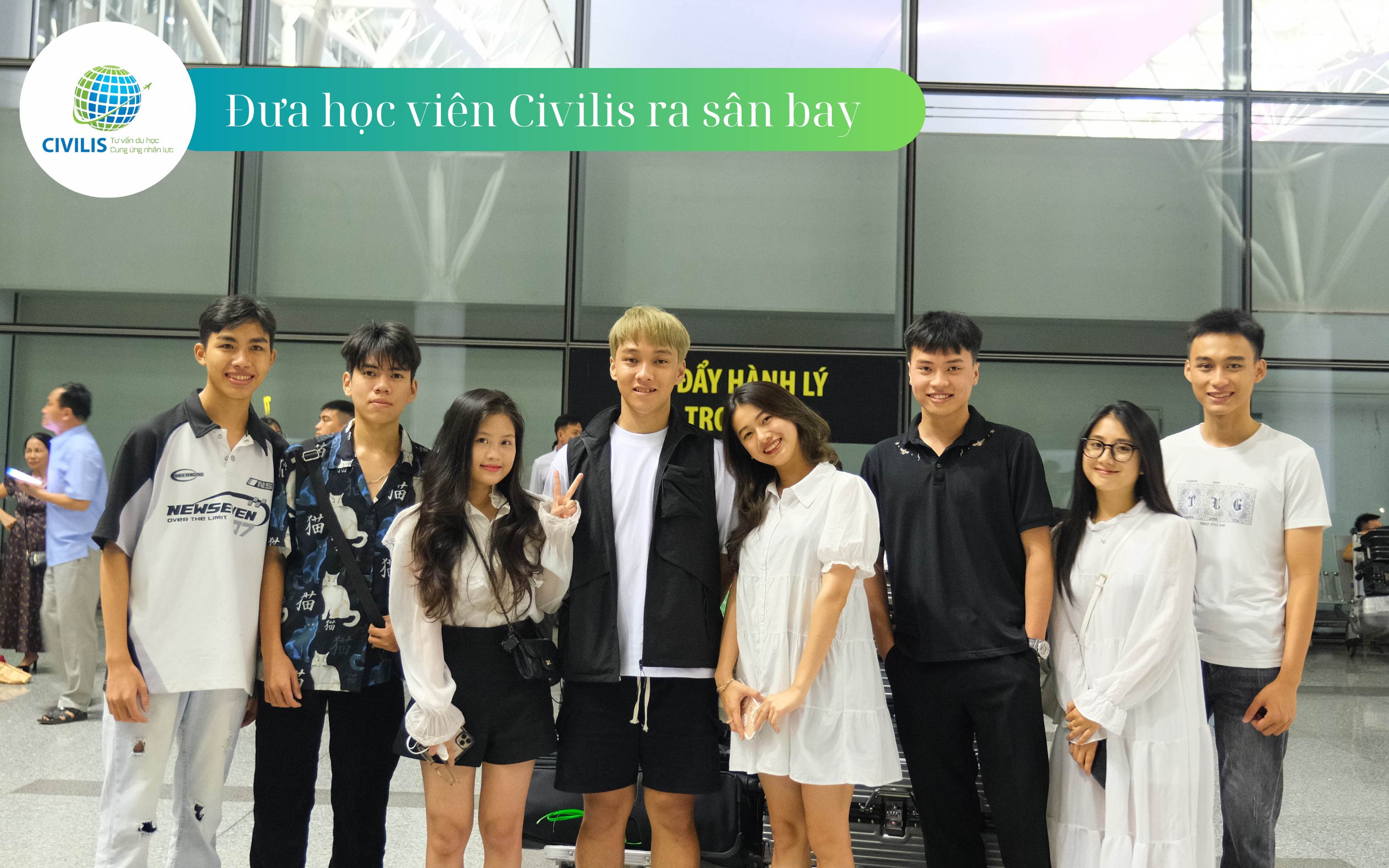 Ảnh chụp đưa tiễn học viên Civilis ra sân bay