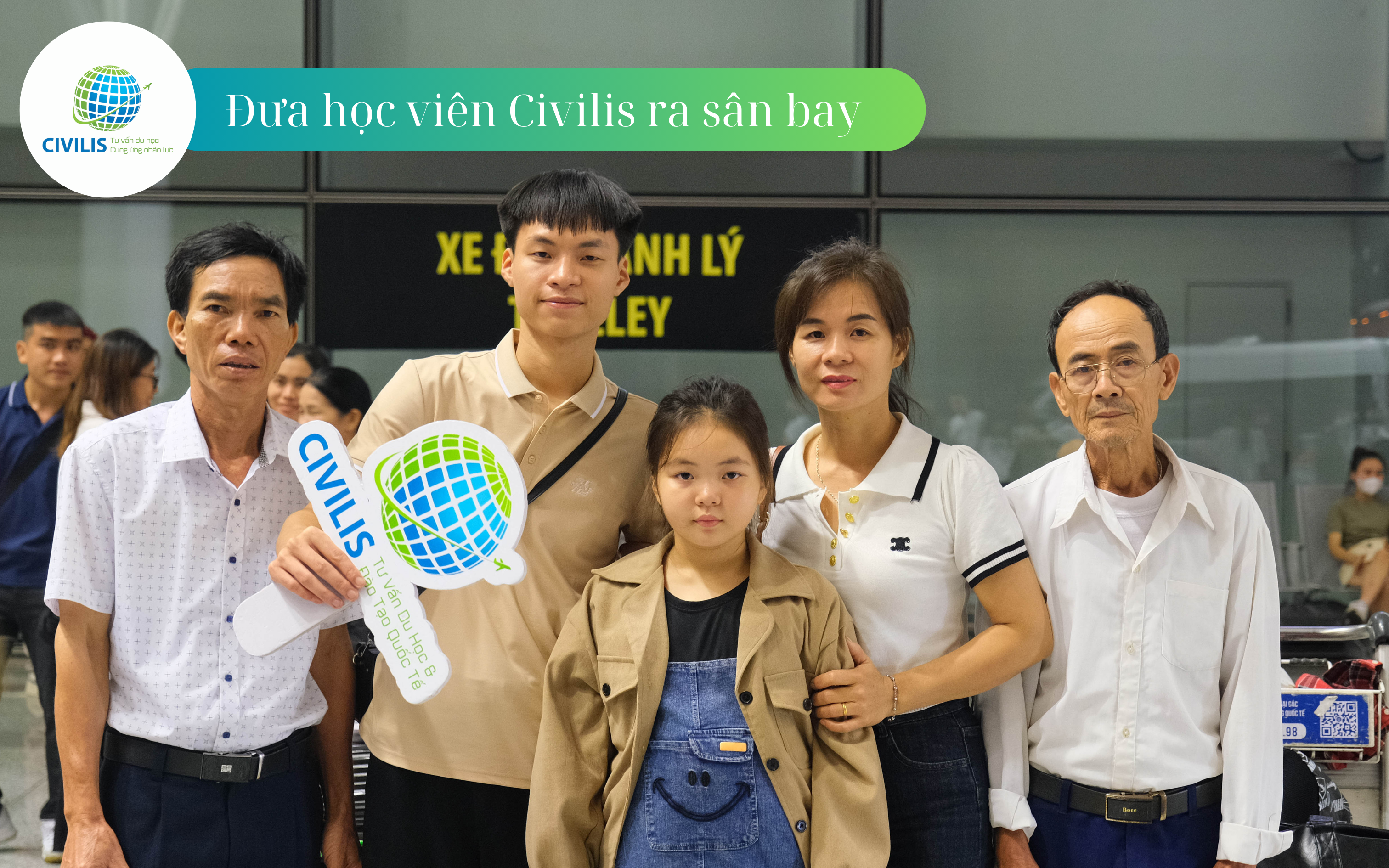 Ảnh chụp đưa tiễn học viên Tạ Đình Vụ ra sân bay