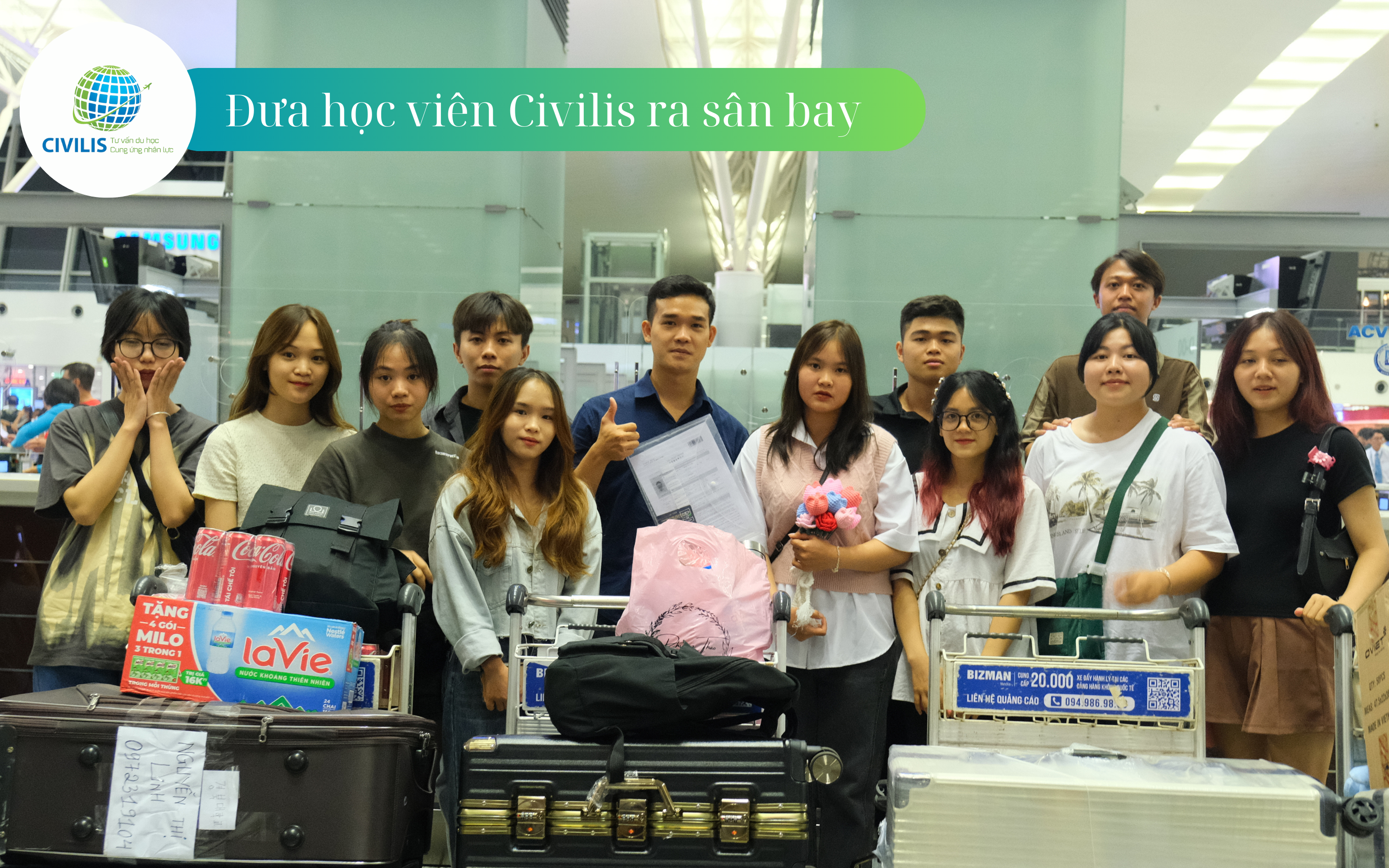 Ảnh chụp đưa tiễn học viên Nguyễn Thị Linh ra sân bay