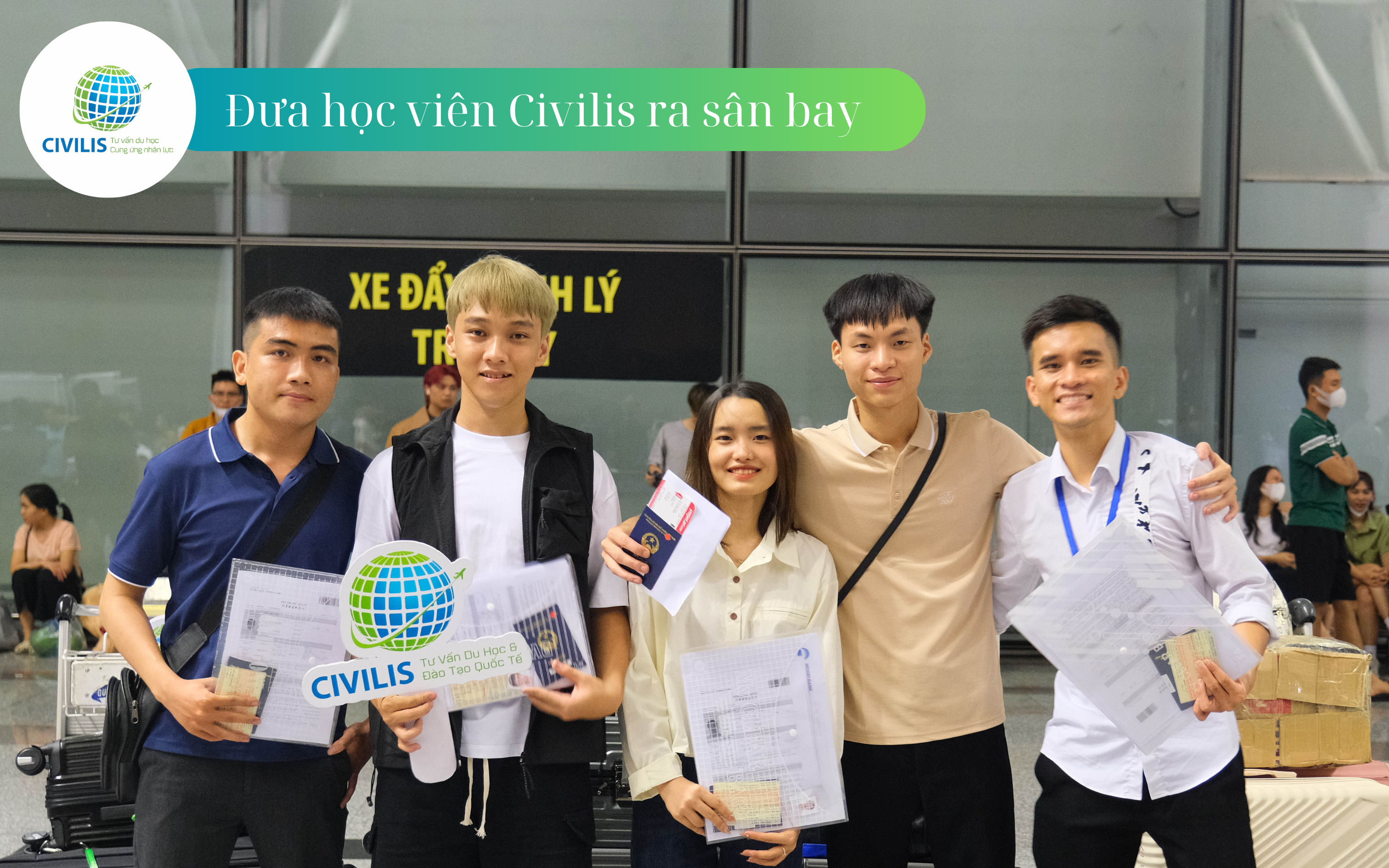 Ảnh chụp đưa tiễn học viên Bùi Quang Huy ra sân bay